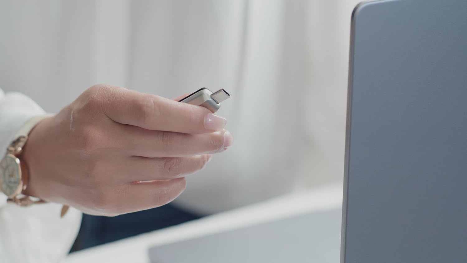 SanDisk 1TB Ultra Luxe USB-C Flash Drive image 8